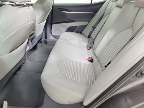 Used 2019 Toyota Camry SE w/ Convenience Package FWD image 12