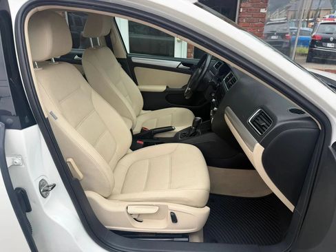 Used 2013 Volkswagen Jetta SE FWD image 10