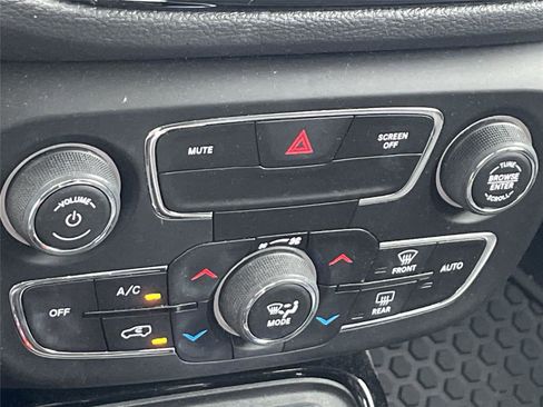 Used 2019 Jeep Compass Latitude AWD/4WD image 13