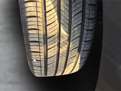 Used 2024 GMC Terrain SLE w/ Driver Convenience Package image 29