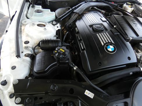 Used 2015 BMW Z4 sDrive35is image 57