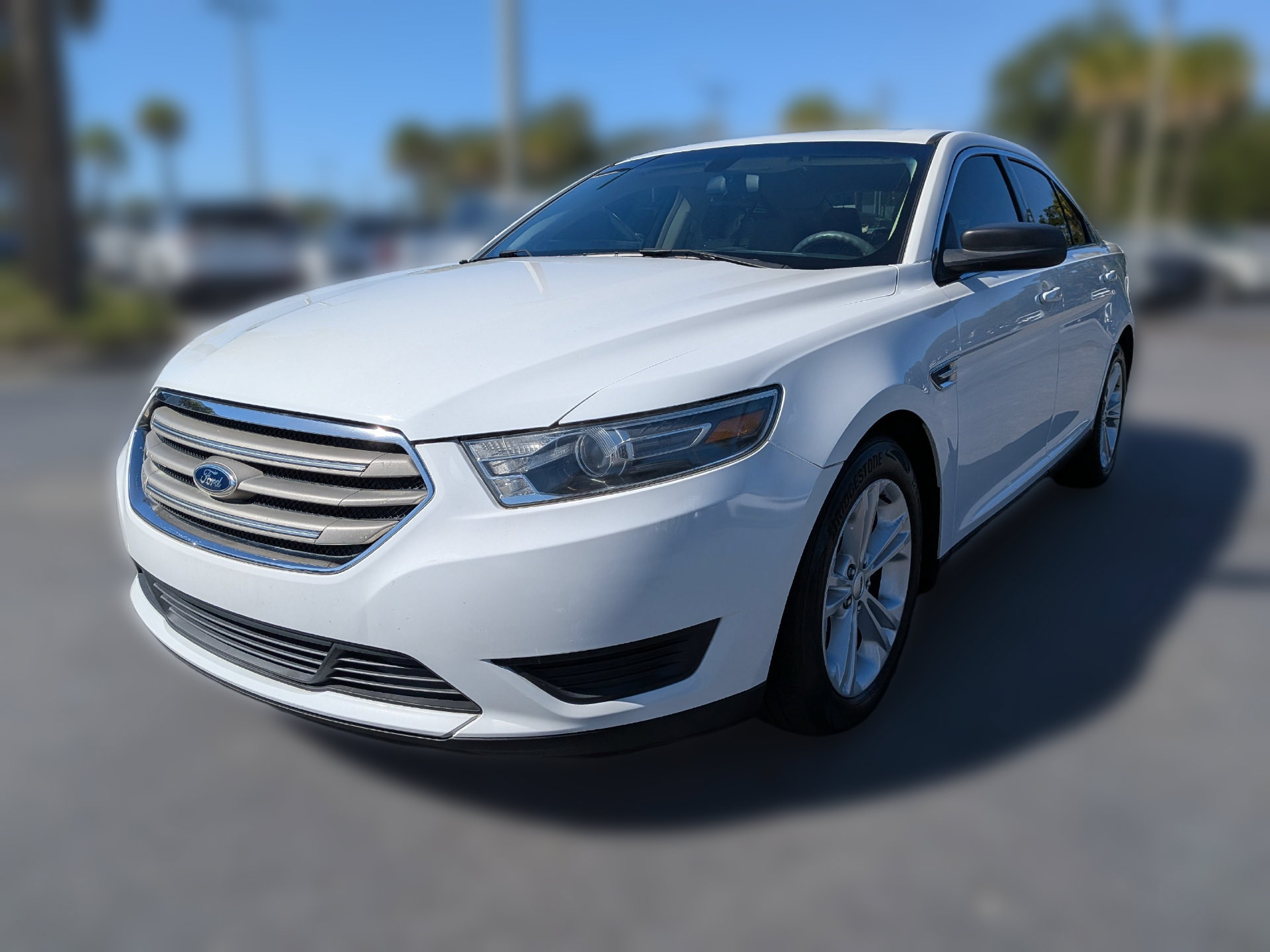 Used 2015 Ford Taurus SE FWD image 9