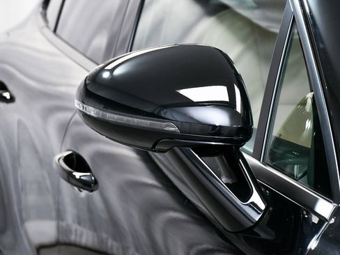 Used 2025 Porsche Macan image 70