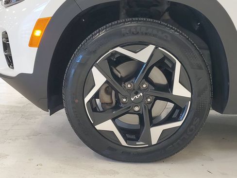 Used 2024 Kia Seltos EX AWD/4WD image 7
