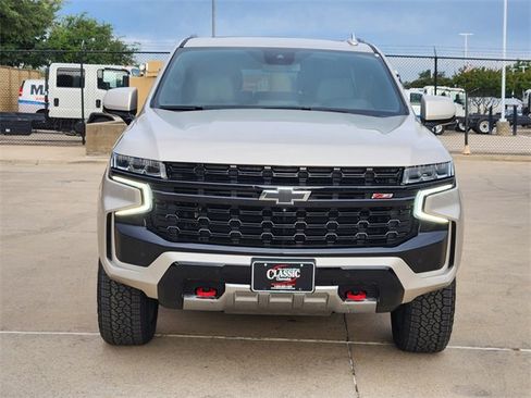 Used 2023 Chevrolet Tahoe Z71 w/ Luxury Package AWD/4WD image 11