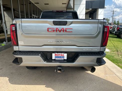 Used 2024 GMC Sierra 2500 Denali AWD/4WD image 6