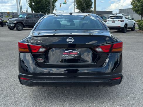 Used 2025 Nissan Altima 2.5 SV FWD image 8