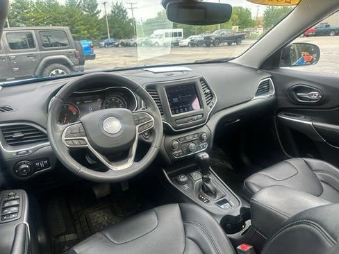 Used 2022 Jeep Cherokee Latitude Lux w/ Sun & Sound Group AWD/4WD image 21
