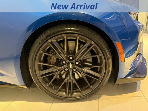Used 2018 Chevrolet Camaro ZL1 w/ LPO, ZL1 Protection Package RWD image 4