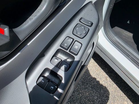 Used 2022 Hyundai Kona SE w/ Cargo Package FWD image 10