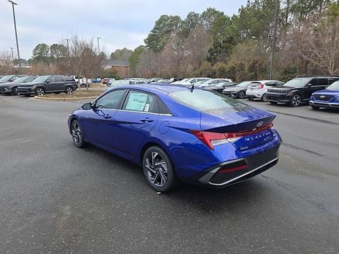 New 2026 Hyundai Elantra Limited image 18