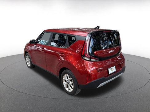 Used 2025 Kia Soul LX w/ LX Technology Package FWD image 6