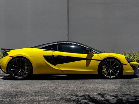 Used 2018 McLaren 570S Spider RWD image 6