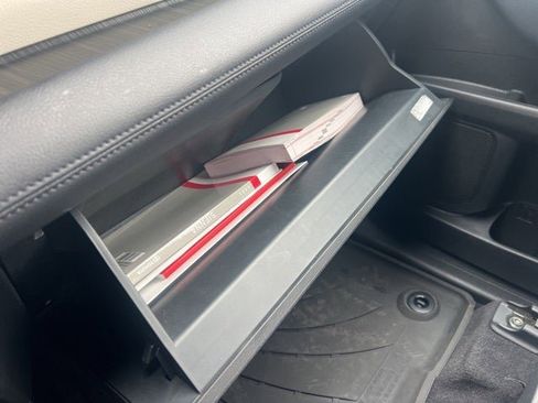 Used 2021 Toyota Sienna Platinum image 18