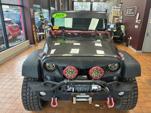 Used 2018 Jeep Wrangler Unlimited Sport w/ Connectivity Group image 4