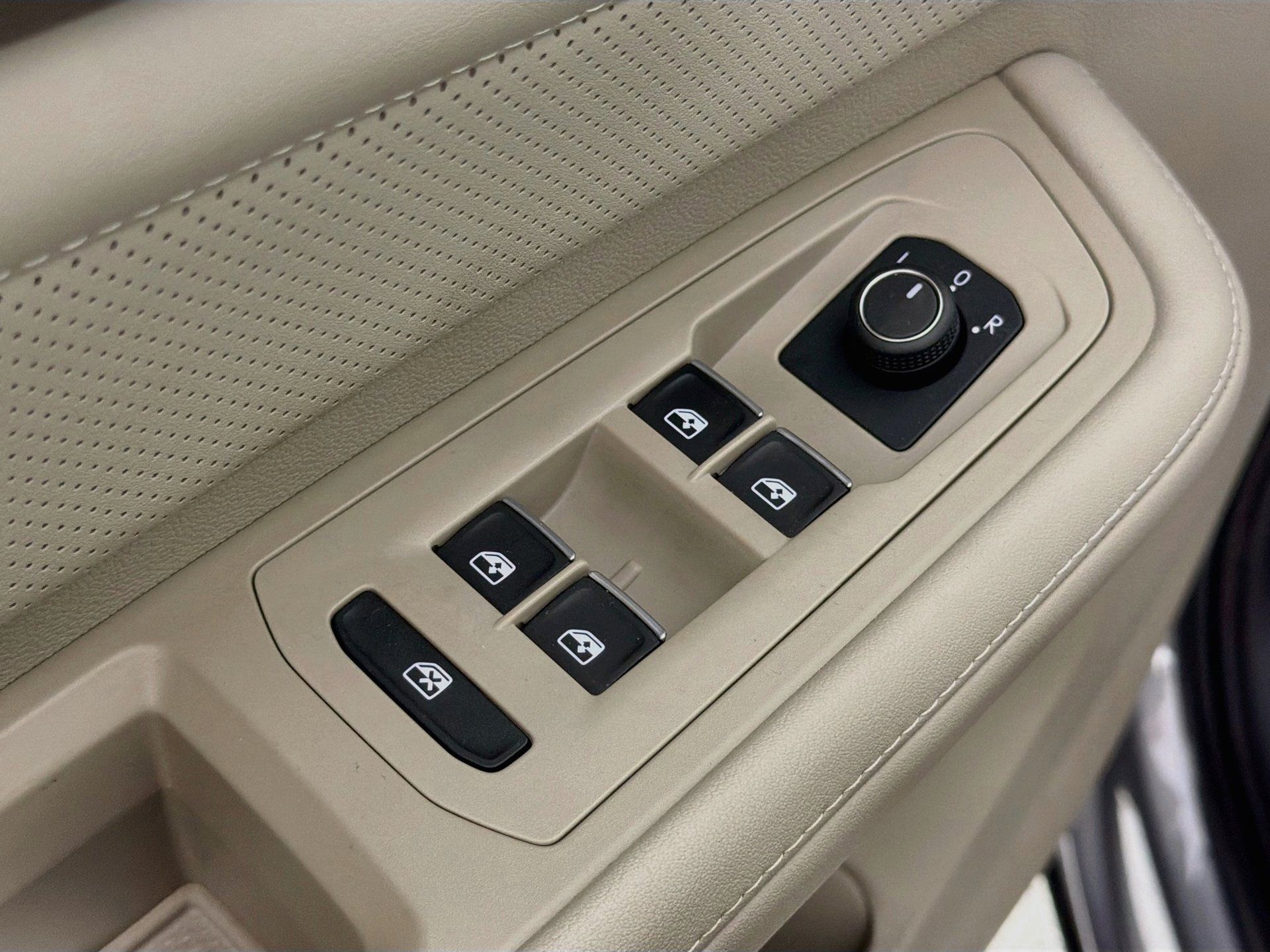 Certified 2024 Volkswagen Atlas SE FWD image 17
