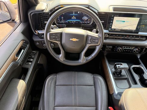 Used 2023 Chevrolet Silverado 1500 High Country w/ Technology Package AWD/4WD image 30