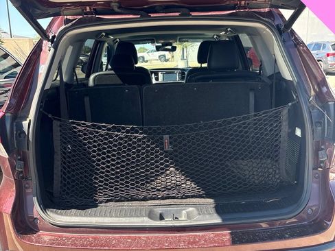 Used 2019 Toyota Highlander XLE FWD image 21
