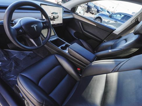 Used 2022 Tesla Model Y Long Range image 14