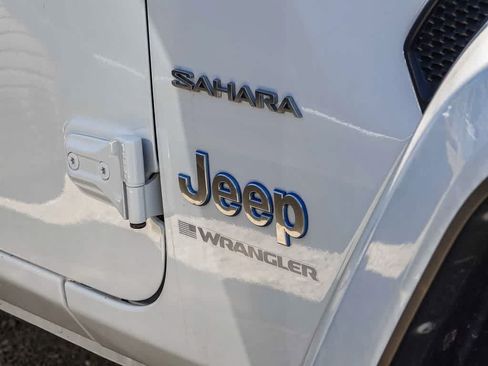 Used 2024 Jeep Wrangler Unlimited Sahara AWD/4WD image 7