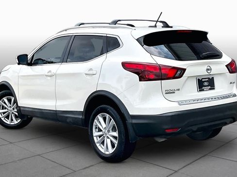 Used 2018 Nissan Rogue Sport SV w/ SV Technology Package AWD/4WD image 12