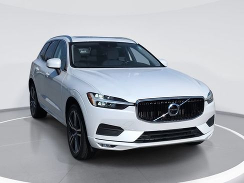 Used 2021 Volvo XC60 T5 Momentum w/ Premium Package FWD image 1