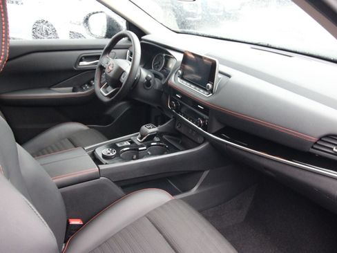 Certified 2025 Nissan Rogue SV AWD/4WD image 19