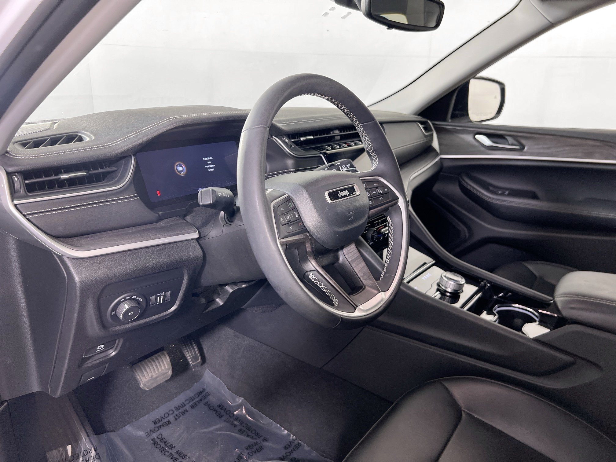 Used 2023 Jeep Grand Cherokee Limited AWD/4WD image 9