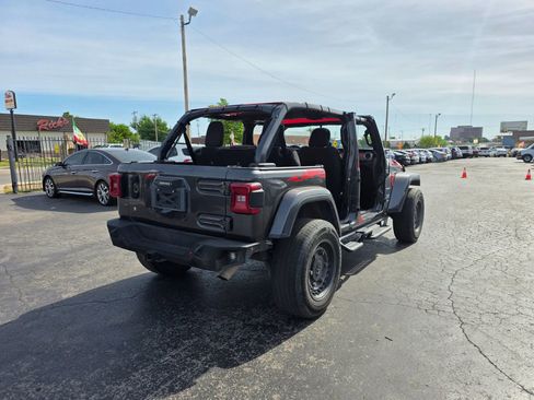 Used 2019 Jeep Wrangler Unlimited Sahara w/ Safety Group AWD/4WD image 18