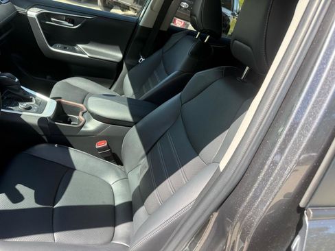 Used 2022 Toyota RAV4 Limited AWD/4WD image 9