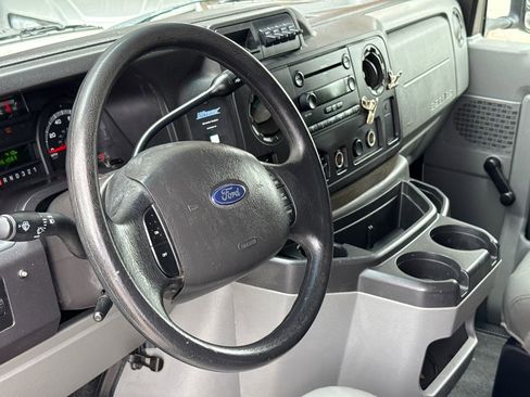 Used 2009 Ford E-350 and Econoline 350 Super Duty RWD image 18