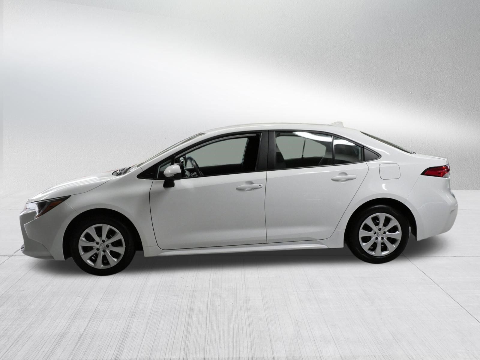 Certified 2025 Toyota Corolla LE FWD image 5