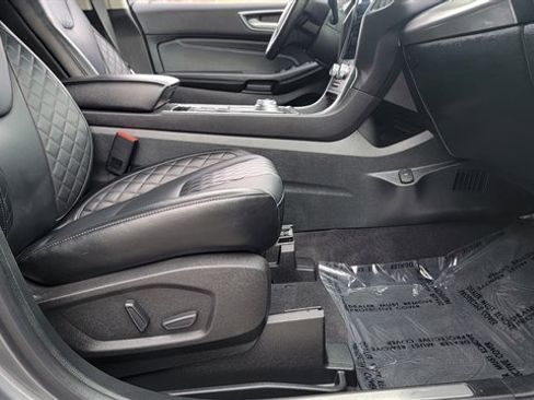 Used 2024 Ford Edge Titanium image 34