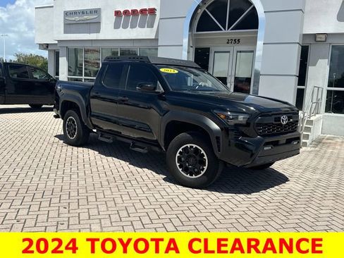 Used 2024 Toyota Tacoma TRD Off-Road w/ TRD Off Road Premium Package AWD/4WD image 2