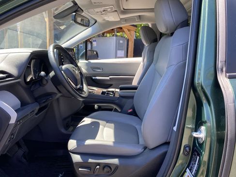 Used 2022 Toyota Sienna XLE w/ XLE Plus Package FWD image 14