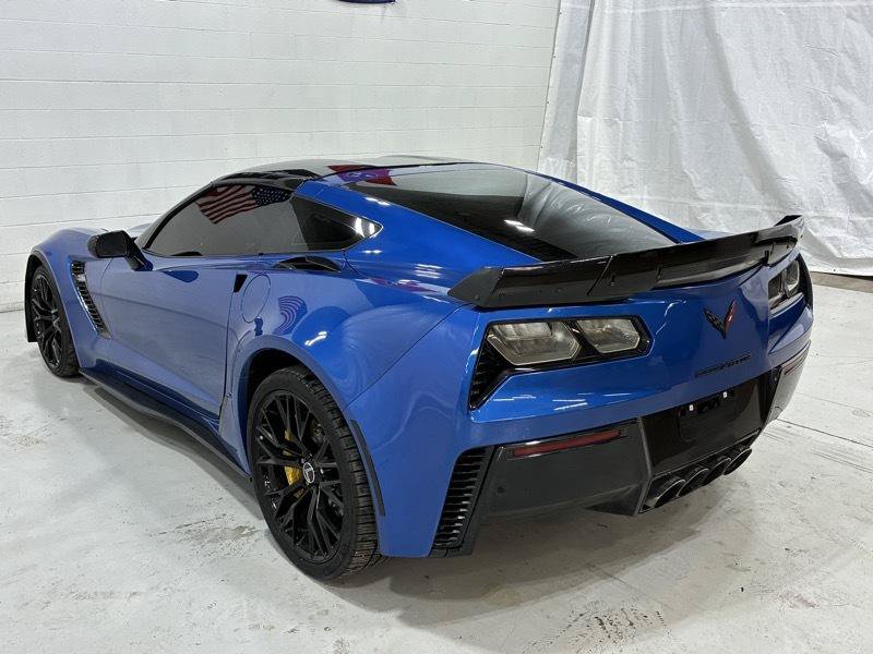 Used 2015 Chevrolet Corvette Z06 w/ 3LZ Preferred Equipment Group RWD image 7