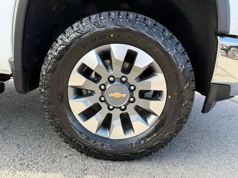 Used 2022 Chevrolet Silverado 2500 Custom w/ Custom Value Package image 39