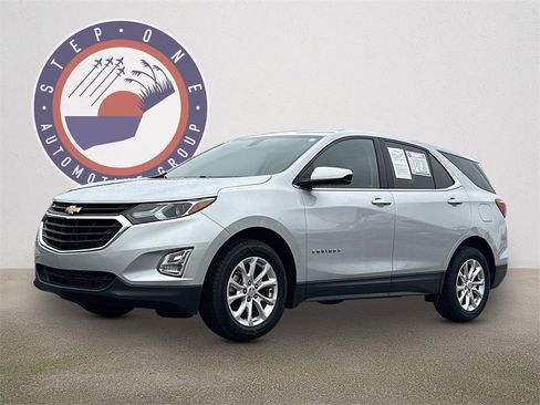 Used 2018 Chevrolet Equinox LT image 2