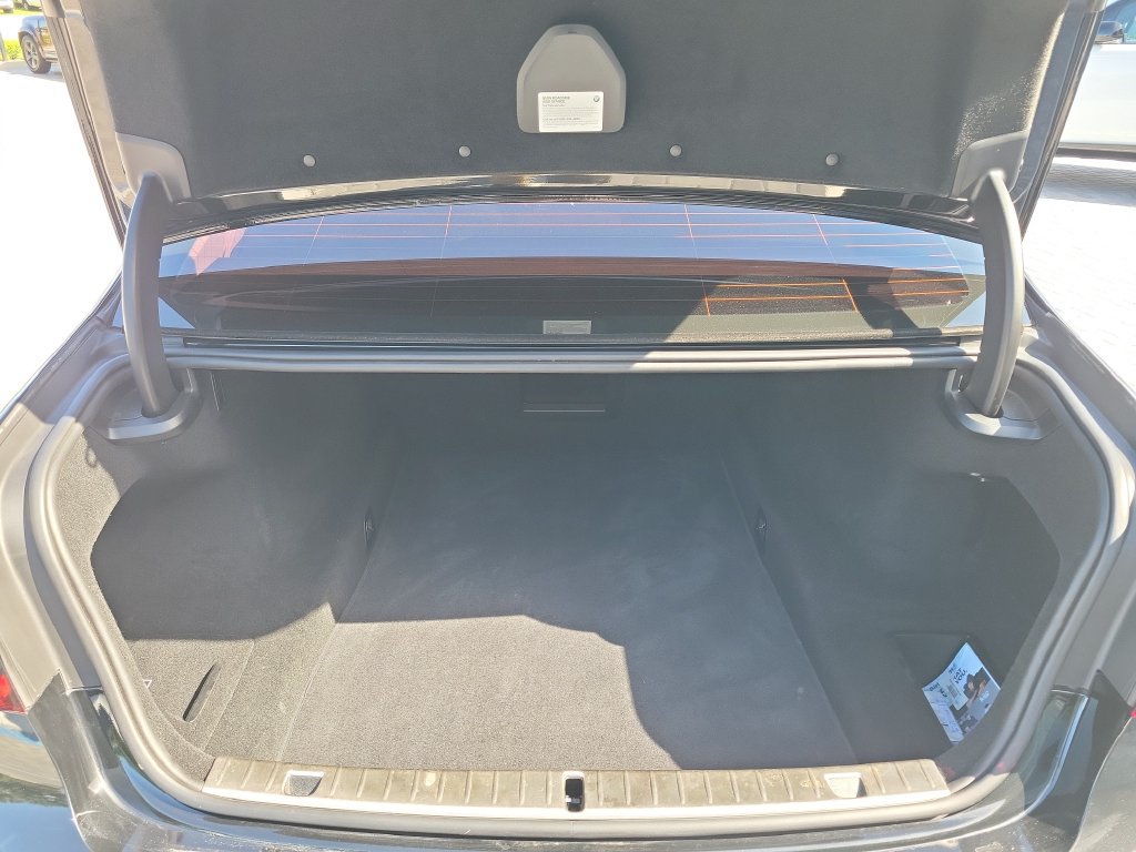 Used 2022 BMW 740i w/ Premium Package RWD image 11