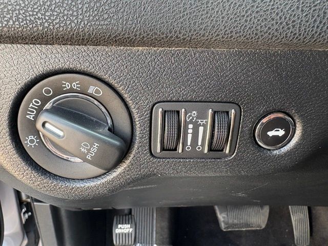 Used 2018 Chrysler 300 Limited AWD/4WD image 20