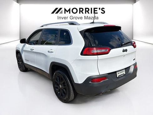 Used 2018 Jeep Cherokee Latitude Plus w/ Cold Weather Group FWD image 7