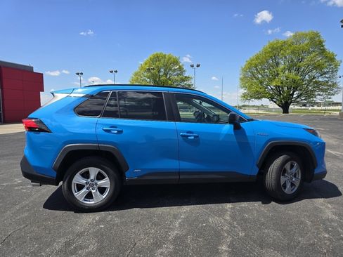 Certified 2021 Toyota RAV4 LE AWD/4WD image 14
