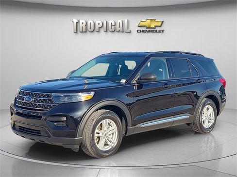 Used 2022 Ford Explorer XLT image 1