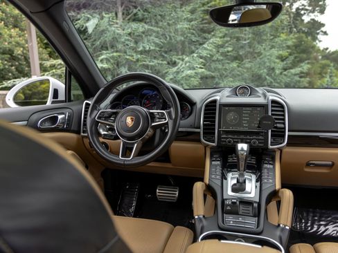 Used 2016 Porsche Cayenne AWD/4WD image 42