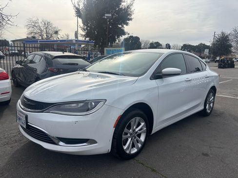 Used 2015 Chrysler 200 Limited w/ Convenience Group FWD image 1