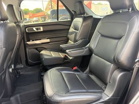 Used 2022 Ford Explorer XLT w/ Equipment Group 202A AWD/4WD image 26