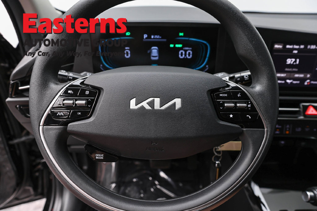 Used 2024 Kia Niro LX FWD image 11