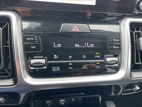 Certified 2023 Kia Sorento EX image 12