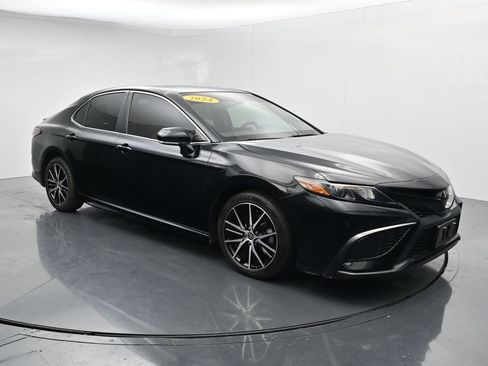 Used 2024 Toyota Camry SE w/ Cold Weather Package AWD/4WD image 2