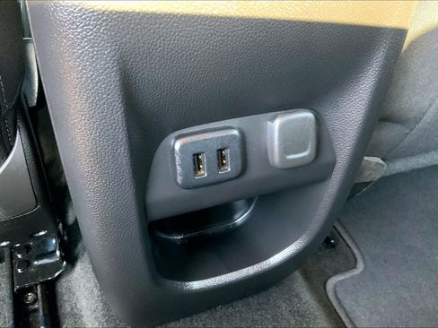 Used 2017 Chevrolet Colorado LT RWD image 35